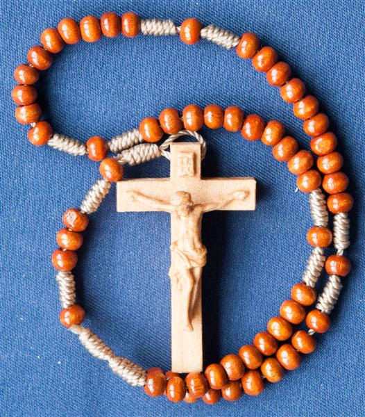 Rosenkränze und Ketten